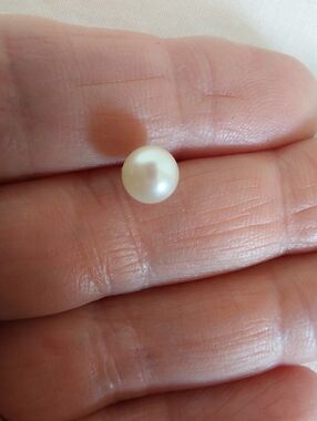 14K Yellow Gold Cltured Pearl Earring Single